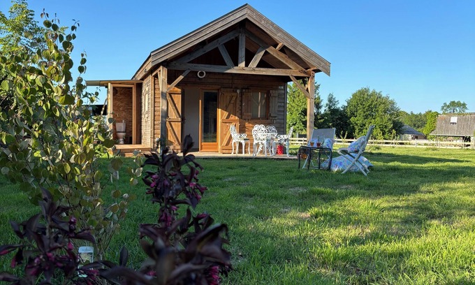 Conteville Ski Chalet | A cottage in an orchard
