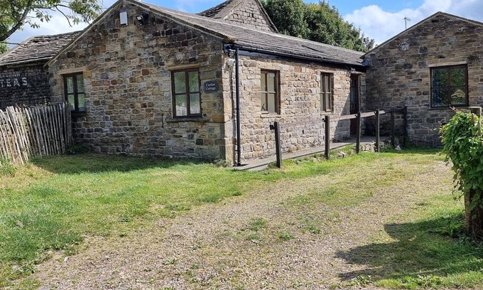 Eldwick Cottage | A cottage that sleeps 4 guests in 2 bedrooms