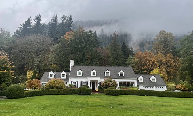 Issaquah House | A country estate, just minutes away from Seattle!