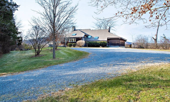 Pine Plains House | A Country Lodge Straight Out of the Pages of a Great Novel