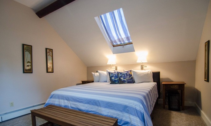 Shelburne Bed & Breakfast | A cozy 2nd Floor King B&B Room in Downtown Shelburne - Delicious Breakfasts! FLE