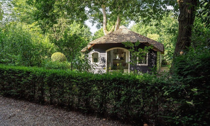 Ermelo House | A cozy farmhouse-style cottage in a wooded area with plenty of privacy. Want to get away from it all and enjoy nature? This is possible in this comfortable 4+2-person accommodation at the Heivlinder near the Speulder Forest and the moors of Ermelo!