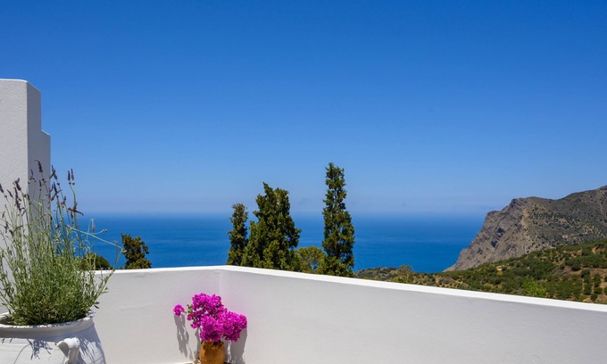 Mirsini House | A cozy house with a beautiful view of mountain & sea.
