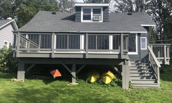Bridgeport House | A Cozy Lakehouse Along Oneida Lake is Within Reach of Adirondacks