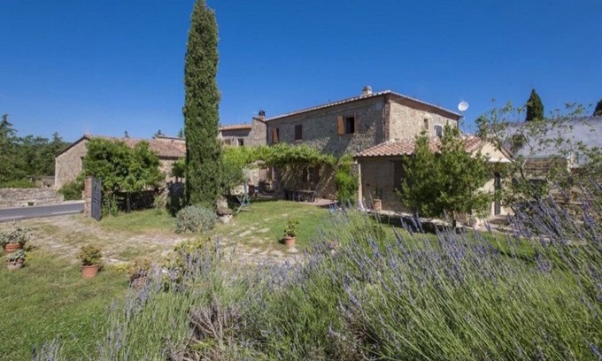 Civitella Paganico House | A cozy nest for a pair