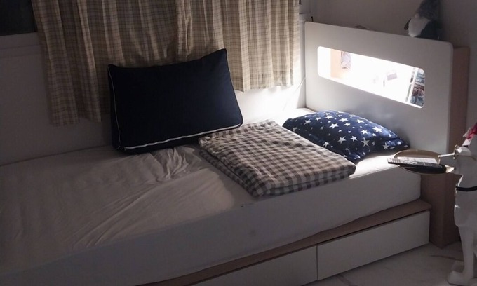 Bupyeong-dong House | A cozy place with a double bed with 65 inches TV. Free Netflix and Youtube