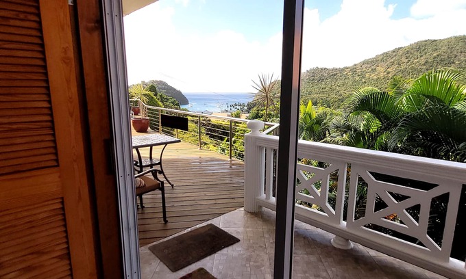 Marigot Bay Villa | A Cozy Retreat with Breathtaking Views, Minutes from the Beach:Casa Vista 2BR