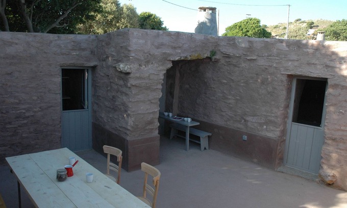 Kea House | A CYCLADIC STONE HUT IN KEA, GREECE
