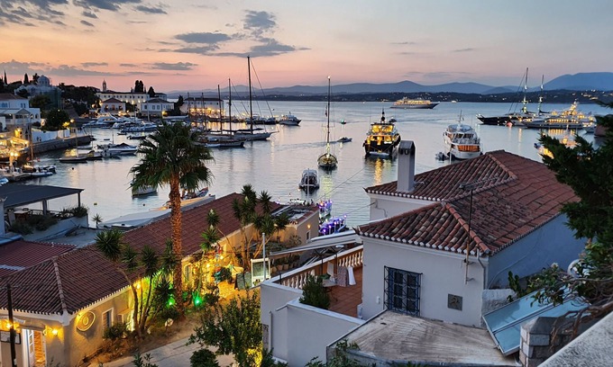 Spetses House | “A distinguished Luxury villa with a great view and location in the Old Harbor