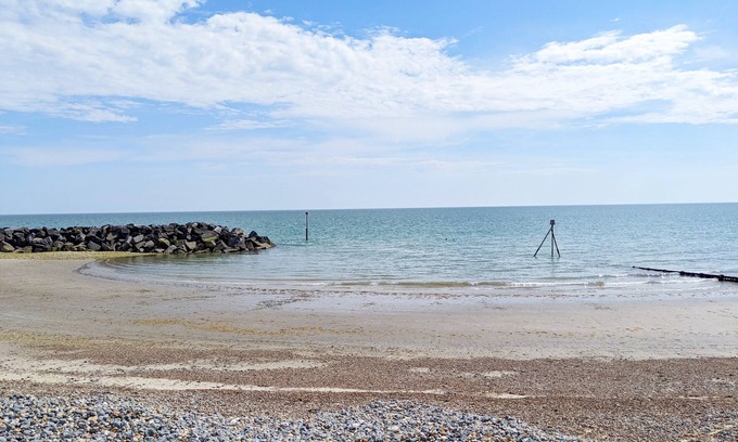 Middleton-on-Sea Cottage | A family house that sleeps 8 guests in 4 bedrooms
