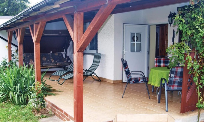 Hildebrandshagen House | A few kilometers away from the mill town of Woldegk is located in Hildebrandshagen this simple yet f