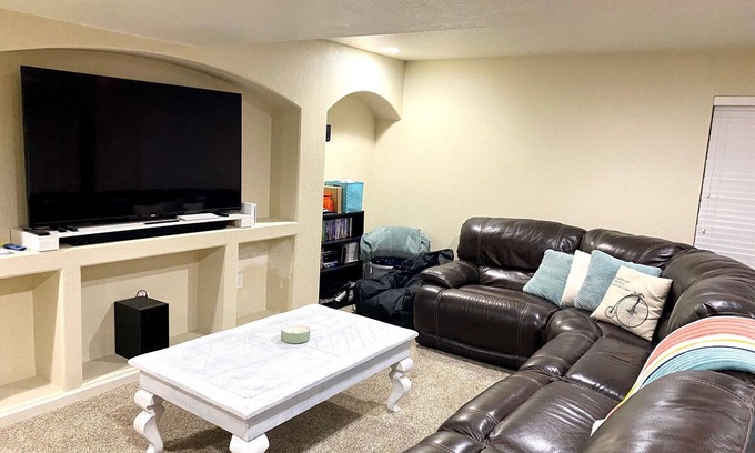 Northgate Apartment | A few minutes from the Air Force Academy and Fox Run Park with Hot Tub