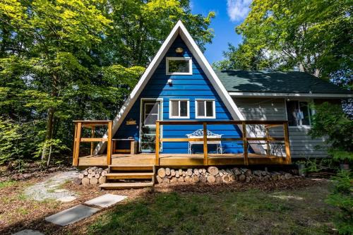 Leeds and the Thousand Islands House | A-frame Cottage Lakeside, Charleston lake