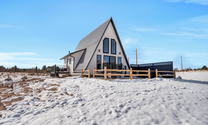 Cripple Creek Cabin | A-Frame, Pikes Peak View, Hot-tub, No Cleaning Feen