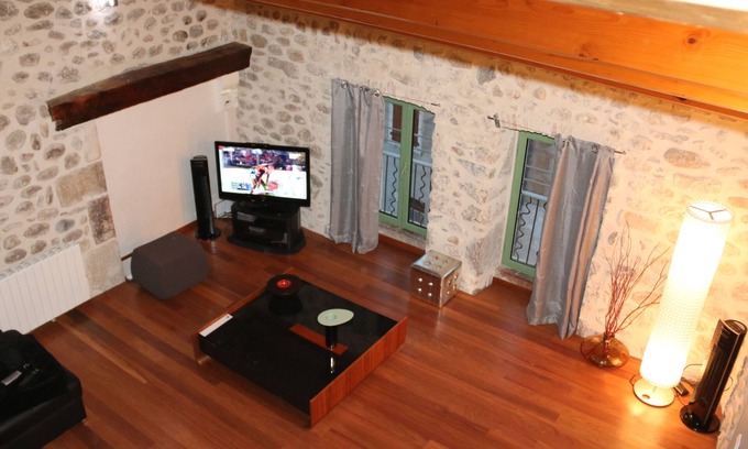 Vogue Apartment | A fully renovated apartment combining design and traditions
