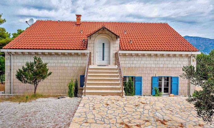 Pucisca Villa | A gorgeous villa with stunning view