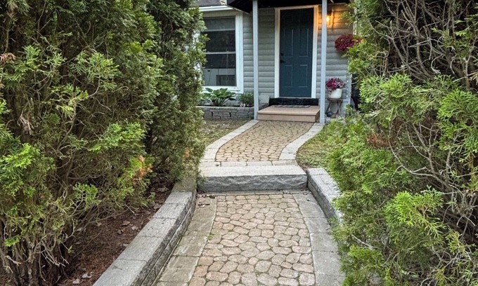 Alcona House | A Greyt Escape at Innisfil Beach