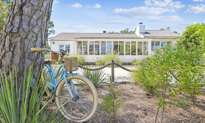 Point Lookout Cottage | A Hideaway in Hays Beach: Chesapeake Bay, 5G WiFi, 60 Second Walk to Beach