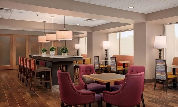 Sherwood - Tualatin North Hotel | A Hideaway in Oregon! Indoor Pool, Free Breakfast, Free Parking, Pets Allowed!