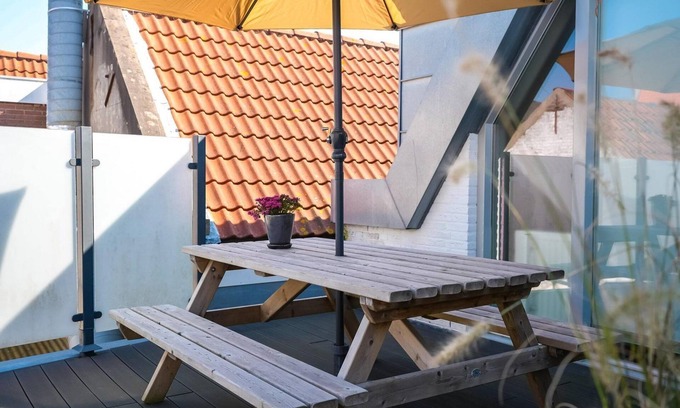 Ouddorp House | A holiday apartment in the center of Ouddorp, modernly furnished, yet only 10 minutes by bike from the sandy beach and the natural beauties of Goeree-Overflakkee.