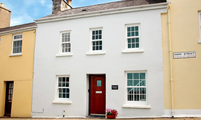 Castletown Cottage | A holiday cottage that sleeps 4 guests in 2 bedrooms