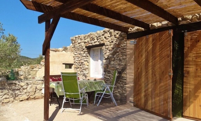 El Perello Cottage | A HOLIDAY STAY IN A BERGER'S CABIN?