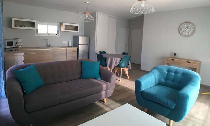 Varetz Cottage | A HOME JUST FOR YOU, CLOSE TO ALL AMENITIES!