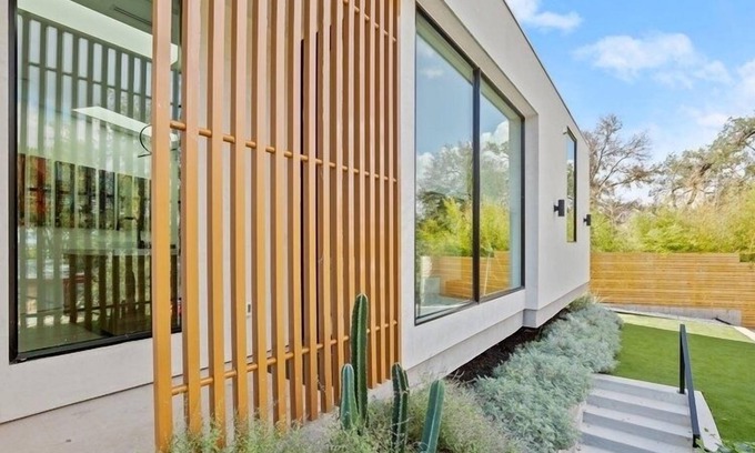 Galindo House | A hop, skip, or a scooter away from iconic Austin!