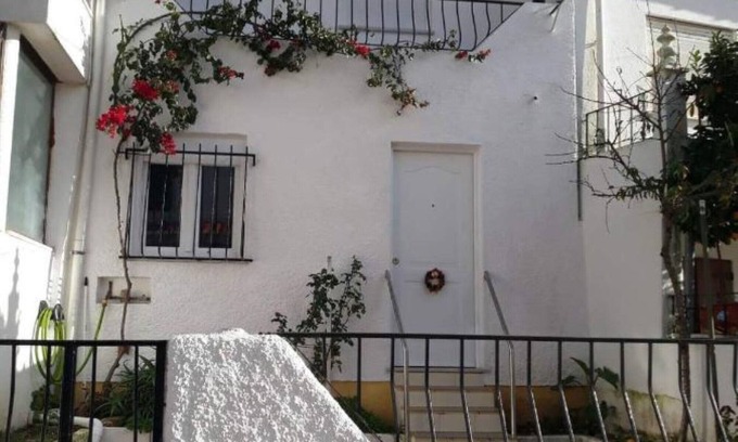 Avis House | A House just for you.