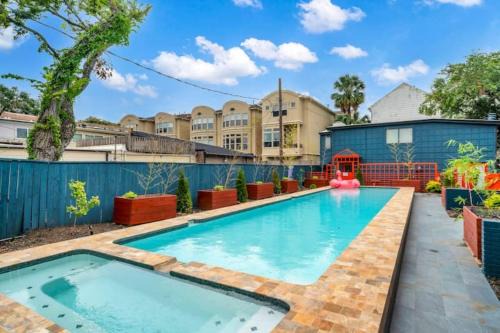 Neartown Apartment | A Houston Resort Style Pool EV Charging