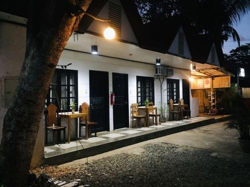 Puerto Princesa City Centre Bed & Breakfast | A&J Pension