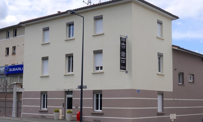 Vienne Apartment | A la Suite du Jardin de l'Isle