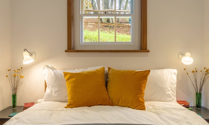 Robertsbridge Cottage | A light and airy property with a hammock and hot tub, situated on a working farm