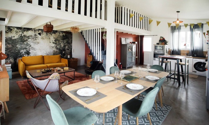 Senlis House | A love at first sight house in a large garden just next to the center of SENLIS