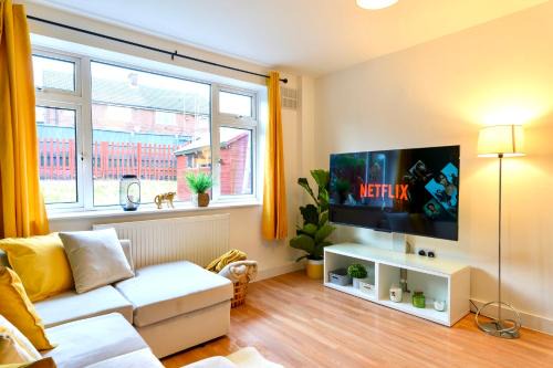 Ridgeway House | A Luxurious Home with Hot Tub and Man Cave! 9ppl