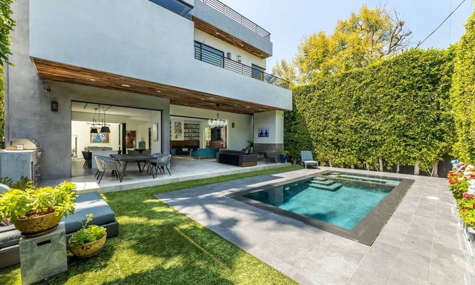 Hollywood House | A Luxurious Oasis in West Hollywood