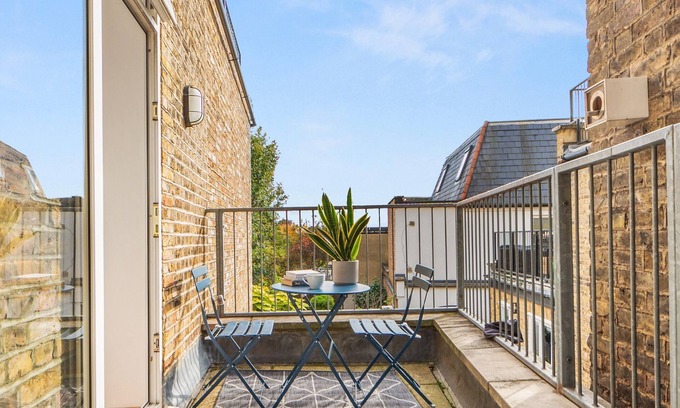 West Hampstead Apartment | A luxurious space, in a quiet, yet central location!