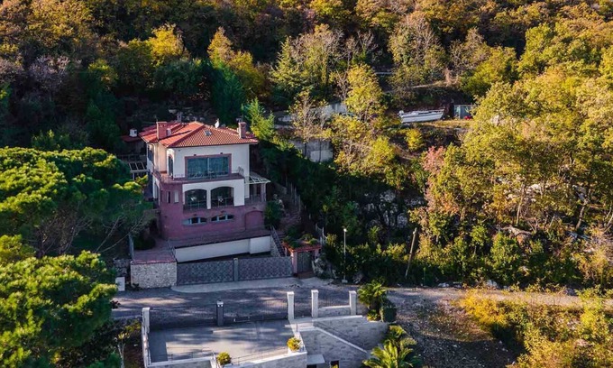 Obrs Villa | A modern, beachfront villa in Kvarner Bay