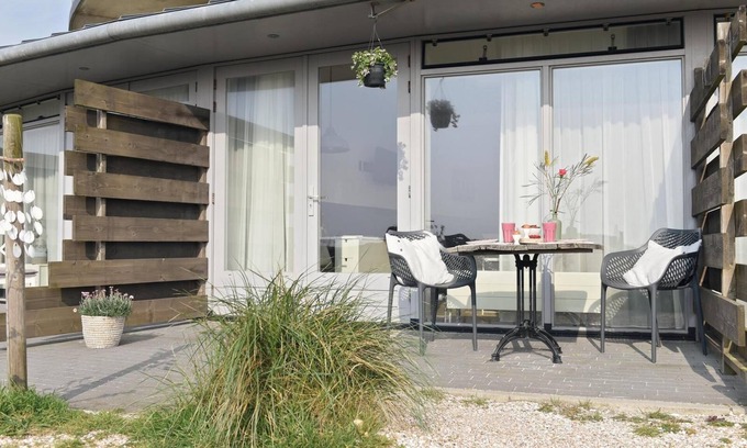 Wesselerbrink House | A modern, fresh studio for 2 persons and a baby, within walking distance of the beach and sea and of the pleasant village centre of Callantsoog.