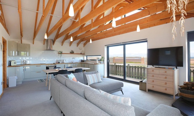 Dunbar Apartment | A modern, seafront chalet offering stunning beach views of Belhaven Bay.