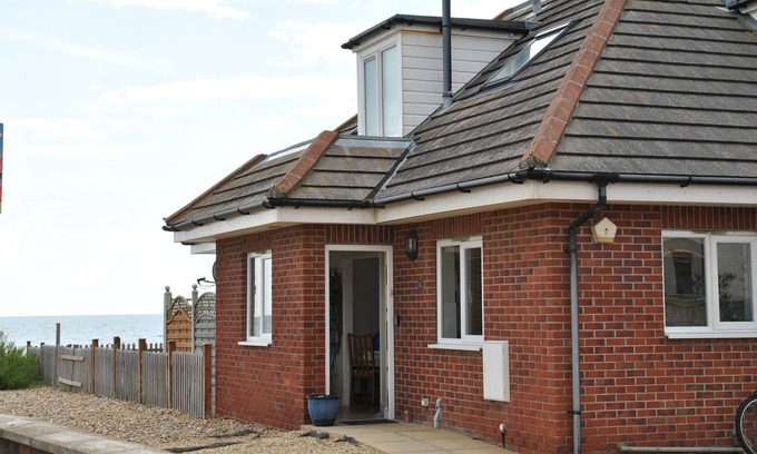 Selsey House | A Modern Stylish House Designed To Fully Enjoy Its Wonderful Seafront Position