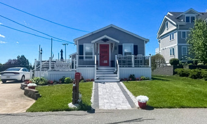 Bliss Corner Cottage | A New England coastal cottage with a little taste of Texas - dog friendly