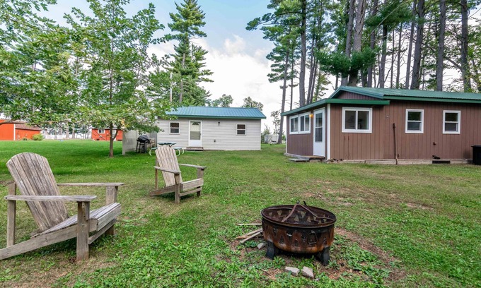 Arkdale Cabin | A PAIR OF COZY CABINS WITH PRIVATE PIER ON LAKE PETENWELL