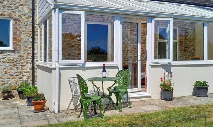 Bridport Cottage | A perfect holiday destination for those wanting to discover Devon and Dorset.