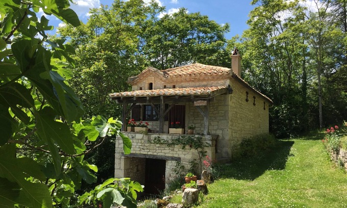 Montcuq Cottage | A picturesque cottage in the countryside near Montcuq .