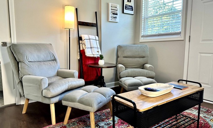 Newton House | A Piece of Paris (East unit) - 5 min walk to Historic Downtown Newton - Sleeps 6