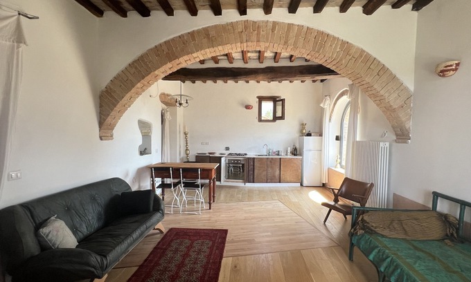 Deruta Villa | A place for the muse, unusually close to nature, but luxurious and well connected.