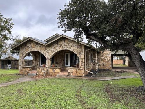 Bandera House | A Place on Pecan