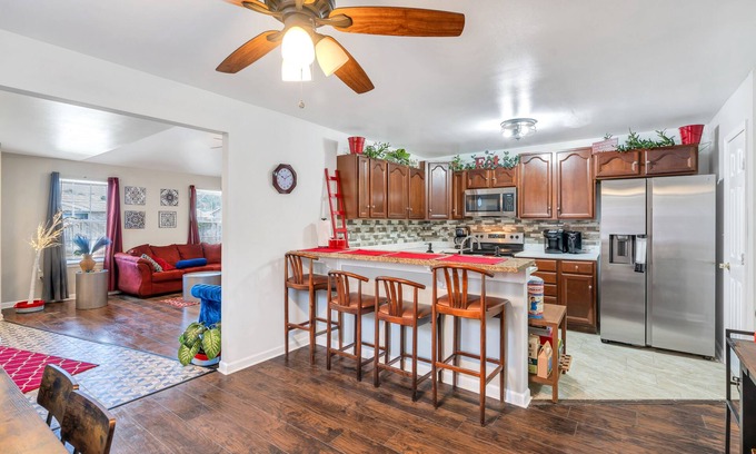 Fillmore House | A place to spread out in comfort!