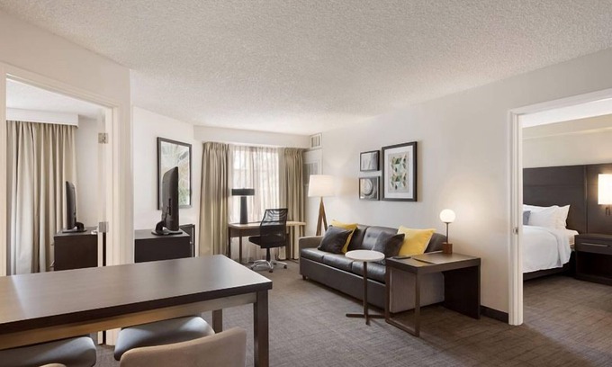 Reno/Tahoe Airport Hotel | A Place You'll Surely Enjoy! 3 Comfortable Units, Pets Allowed, Full Kitchen!